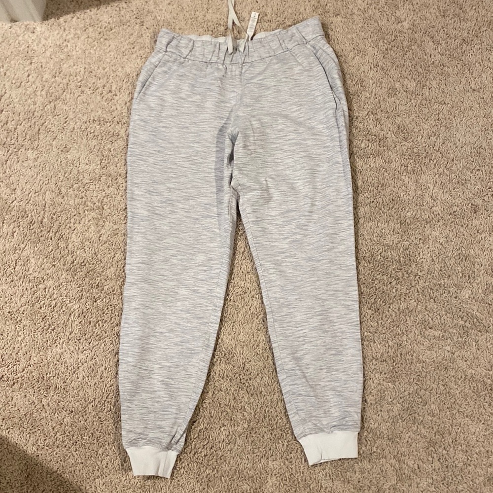 Lululemon on the fly jogger